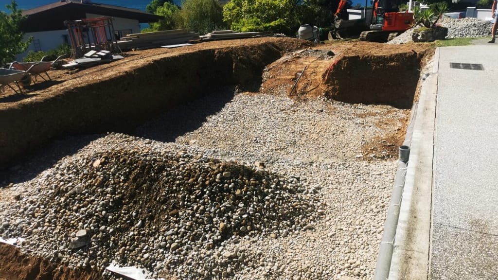 Terrassement de piscines et enrochements